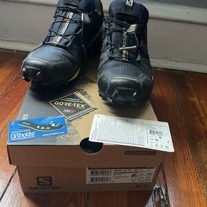 Salomon trail running Shoes with Rugged Design and Quick-Lace System BRAND NEW